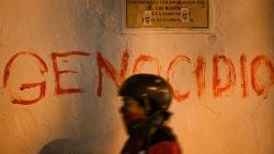Dieses Graffito in Guatemala-Stadt bezieht sich nicht auf den startenden Prozess, sondern auf den Gaza-Krieg...