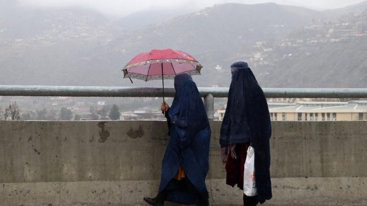 Frauen sind seit der Übernahme der Taliban in Afghanistan zur Vollverschleierung verpflichtet.