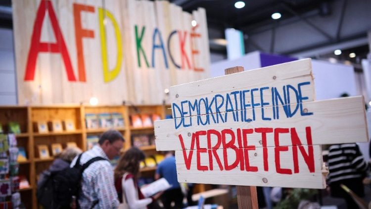 Plakate gegen die AfD bei der Eröffnung der Leipziger Buchwoche am 21.3.2024