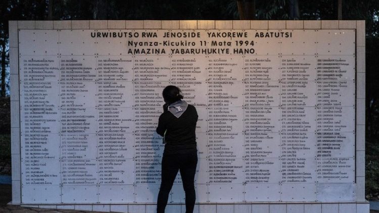 Rwanda usiana jest pomnikami upamiętniającymi ofiary ludobójstwa