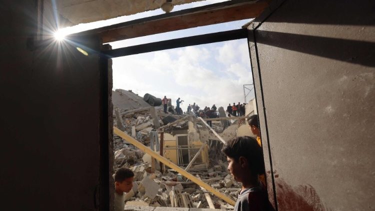 Il bombardamento israeliano su Rafah, nel sud della Striscia di Gaza