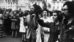 Le 25 avril 1975, la révolution des oeillets met un terme à la dictature Salazar.