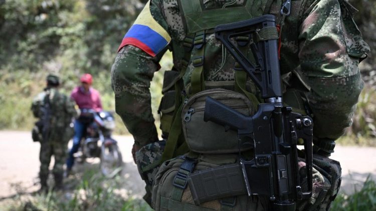 
                    Colômbia: anistia concedida a 9.600 ex-guerrilheiros das FARC
                