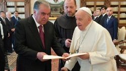 Папа Франциск с президента на Таждикистан