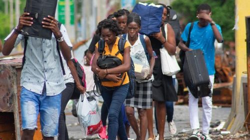 Escalation di violenza ad Haiti. Popolazione in ginocchio anche per il maltempo 