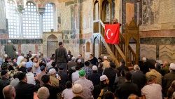 AFP publizierte Fotos von der Wiedereröffnung als Moschee an diesem Montag, 6. Mai