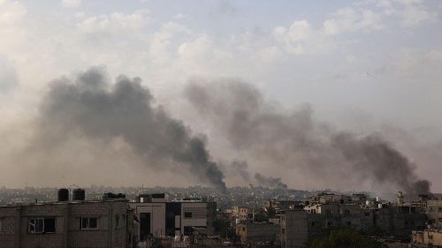 Il fumo causato dagli attacchi a Rafah