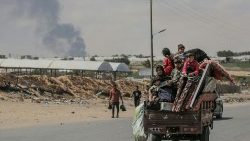 Civili palestinesi in fuga 