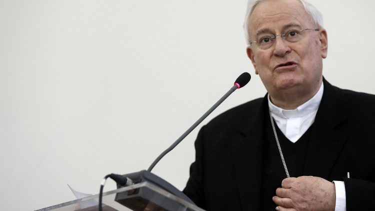 Papież przekazuje słowa umocnienia kardynałowi Bassettiemu	