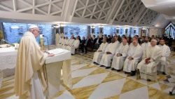 Le Pape célébrant la messe le 24 avril 2018 à la Maison Sainte-Marthe.