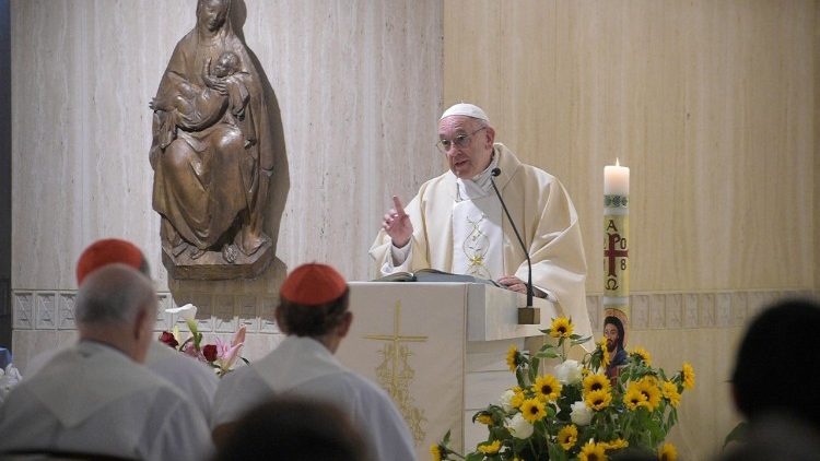 Påven Franciskus predikar i Sankta Martas kapell 