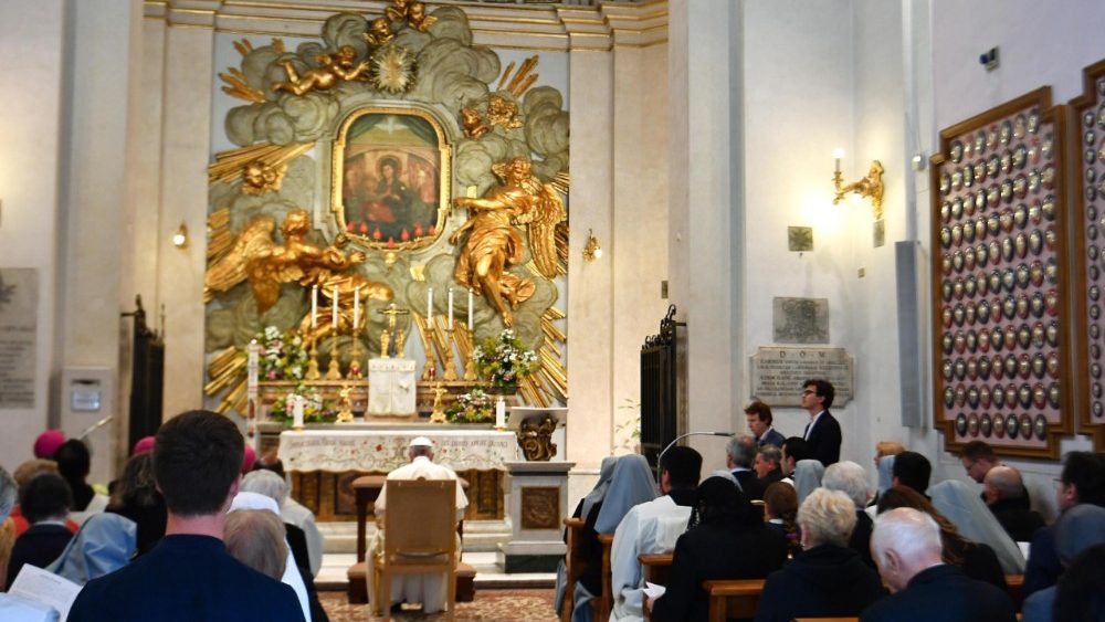 Svätý Otec František pri návšteve mariánskej svätyne Divino Amore v roku 2018