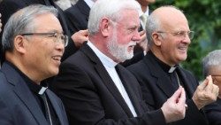Mgr Paul Gallagher en Corée du Sud, le 5 juillet dernier 