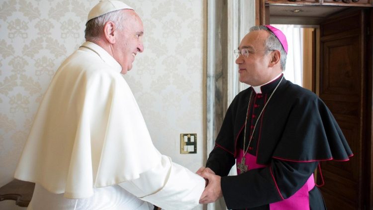 Venezuelski nadškof Edgar Peña Parra s papežem Frančiškom