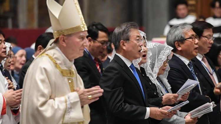 Kardinal Parolin med mašo za mir na Korejskem polotoku