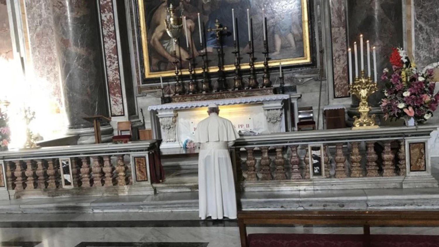 Pope Francis Prays At St John Paul Ii S Tomb On Feast Day Vatican News