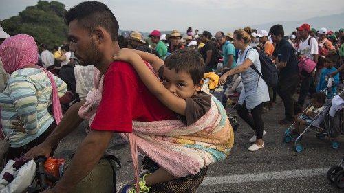 Miles de niños en la caravana migrante necesitan protección