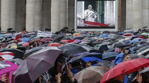 教皇フランシスコによる正午の祈りに集った巡礼者たち　2018年11月4日　バチカン・聖ペトロ広場