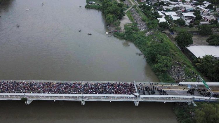 Tension on the border between Guatemala and Mexico with the arrival of Honduran migrants clamoring for passage