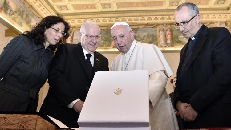 Pope Francis receives Israeli President Reuven Rivlin