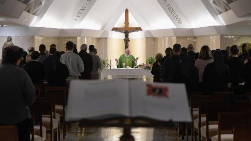 Påven i Sankta Marta: Ett samhälle som säger sig vara kristet men är hedniskt faller