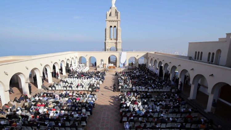 Utsikt over Notre-Dame de Santa Cruz på høydene i Oran under saligkåringsmessen for martyrene i Algerie, lørdag den 8. desember (ANSA)
