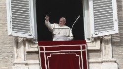 Ángelus del Papa: “Navidad es acoger y vivir el dinamismo de la fe y de la caridad”