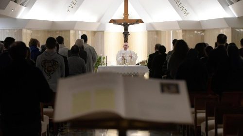 Papa a Santa Marta: la Parola di Dio non è ideologia, è vita che fa crescere