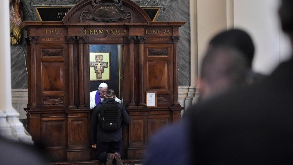Papa: a S.Giovanni in Laterano confessa alcuni sacerdoti 
