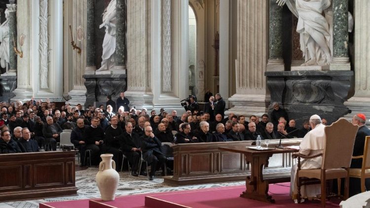 Papa: a S.Giovanni in Laterano confessa alcuni sacerdoti 