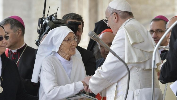 Папа Франциск и сестра Мария Кончетта Эзу