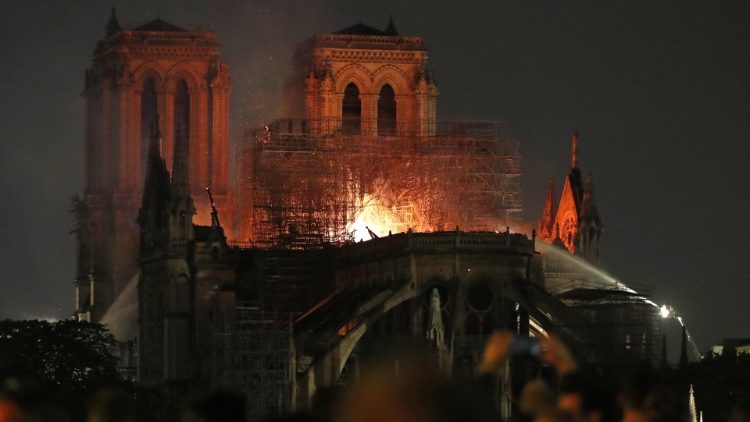 Notre Damen palo herätti maailmanlaajuisen huomion