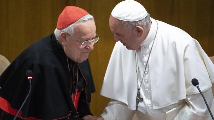 Papa Francesco e il cardinale Gualtiero Bassetti, presidente della Cei
