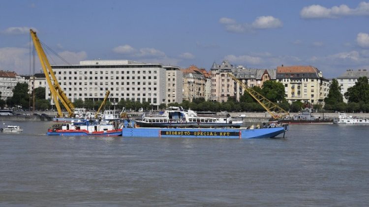 हंगरी में जहाज दुर्घटना