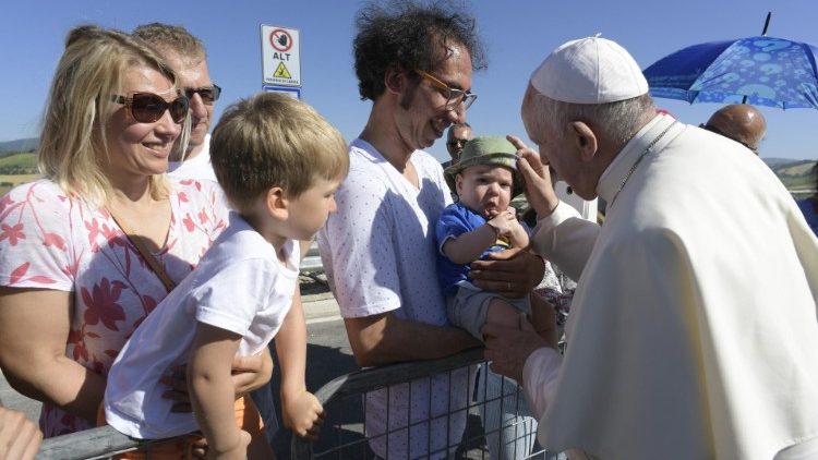 Papa: oggi a Camerino, per abbraccio con terremotati 