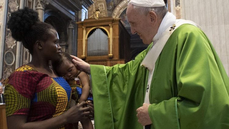 Pope Francis meeting migrants from Lampedusa (File photo)