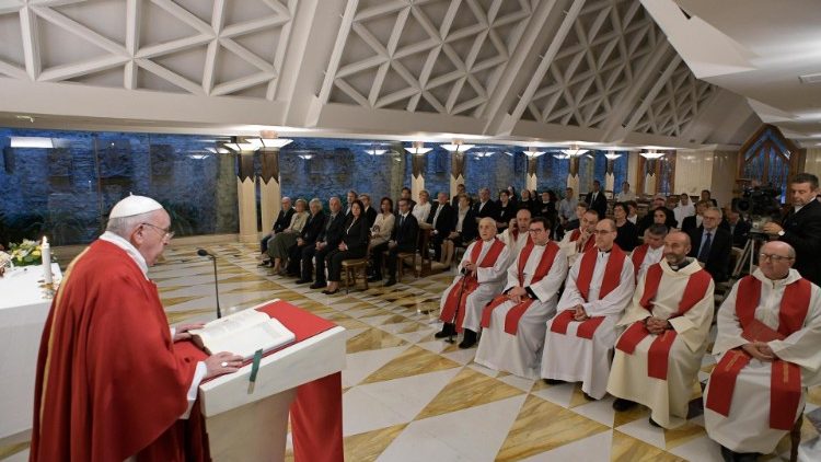 Papež Frančišek med pridiganjem v kapeli Doma sv. Marte