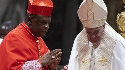 Fridolin Ambongo Besungu, fue creado Cardenal en 2019 por el Papa Francisco.
