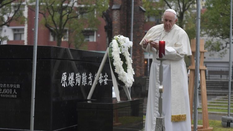教宗访问长崎向原子弹爆炸遇难者致意