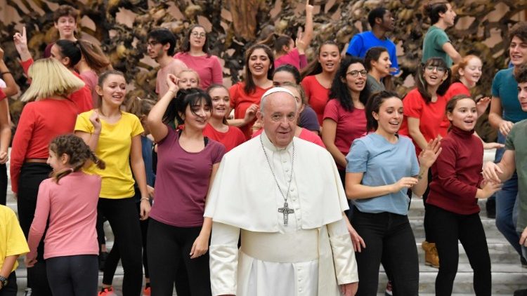 Папа Франциск с учениците в зала "Павел VІ" във Ватикана, 30 ноември 2019