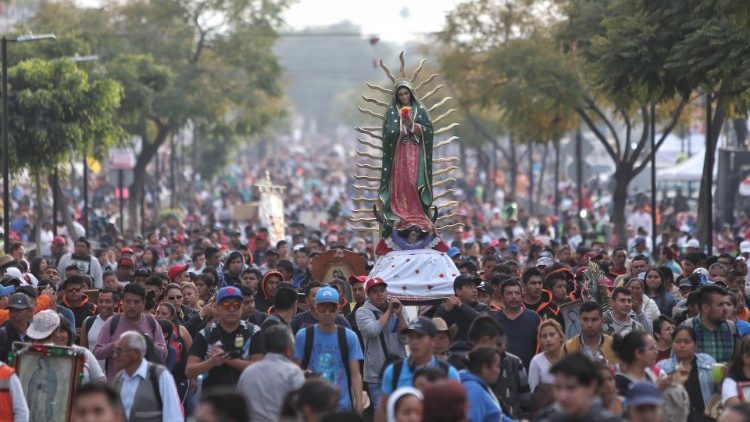 Pilgrims honor Virigin of Guadalupe in Mexico  (ANSA)