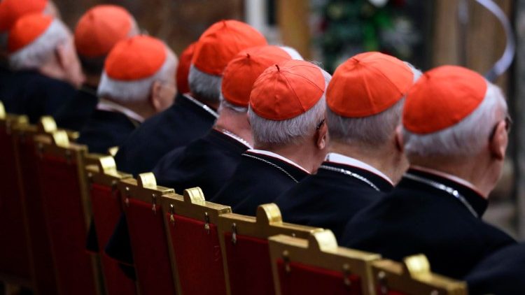 Kardinaler i Sala Clementina lørdag 21. desember i anledning pavens juletale