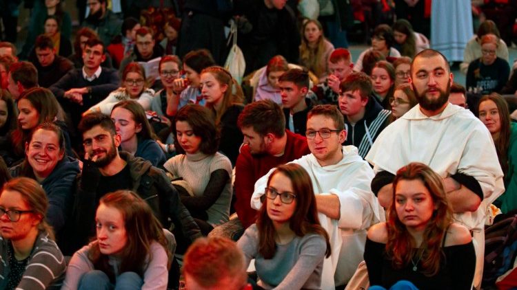 Младежи присъстват на литургия по време на 42-та Европейска младежка среща във Вроцлав 31.12.2019