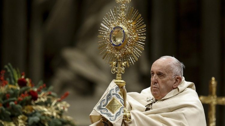 Le Pape François lors des Premières vêpres et du Te Deum en la basilique saint-Pierre de Rome, le 31 décembre 2019. 