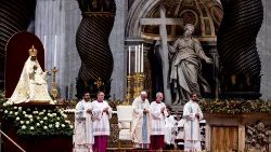 Papa Franjo predvodi misu na svetkovinu Svete Marije Bogorodice i Svjetski dan mira; 1. siječnja 2020. 