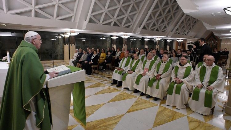 البابا فرنسيس: الصلاة البسيطة هي ثقة في الرب