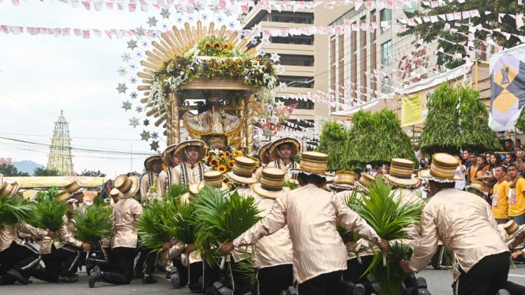 Một cuộc rước kiệu lễ Santo Niño 