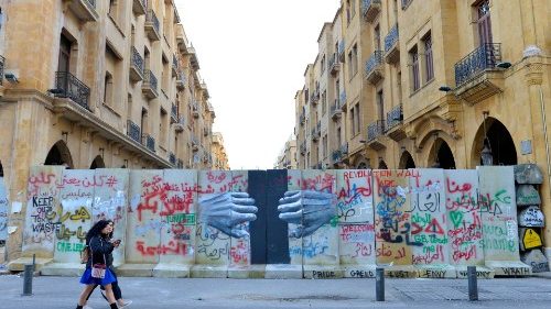 Face à la paralysie politique, quelle voie de sortie de crise au Liban?