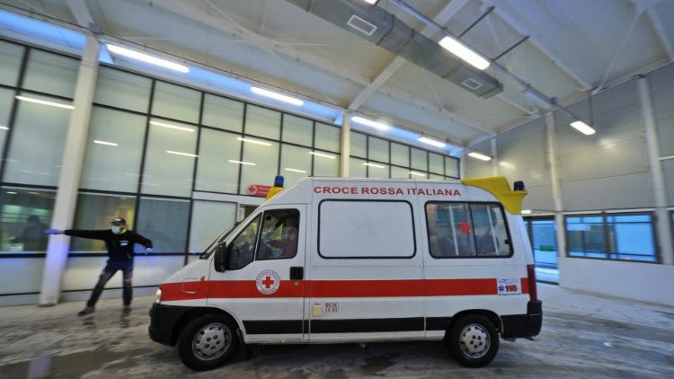 Ospedale papa Giovanni XXIII Ambulanze in arrivo al Pronto Soc