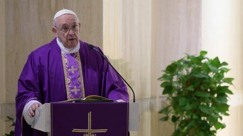 Папа молится о семьях на карантине